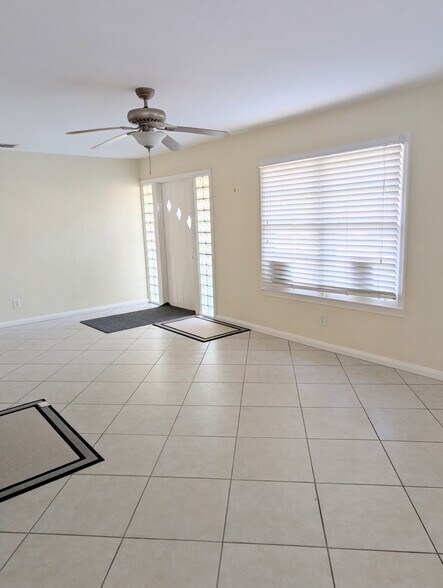 Building Photo - 1010 Indian Beach Dr