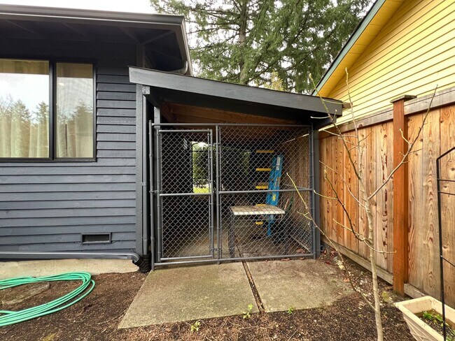 Building Photo - Gorgeous 3 Bedroom 2 Bath Home in Desirable Fairwood, Renton