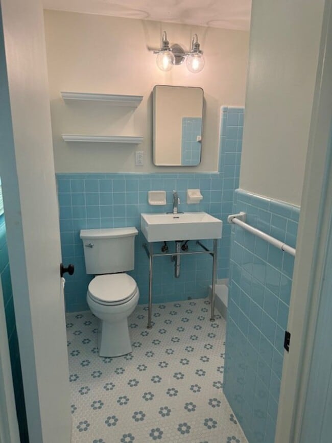 Building Photo - Thunderbolt Charm Meets Modern Comfort