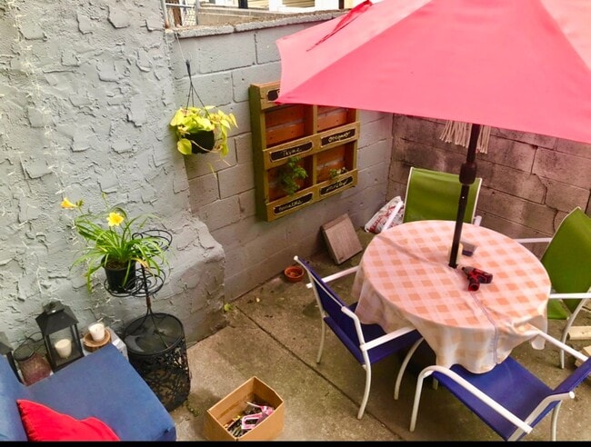 Building Photo - Charming 3 bedroom South Philly  Great Loc...