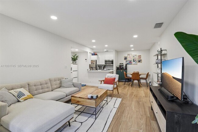 Building Photo - 2926 S University Dr