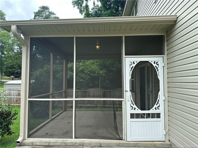 Building Photo - 919 Carolina Ave