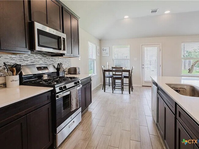 Building Photo - Single Family