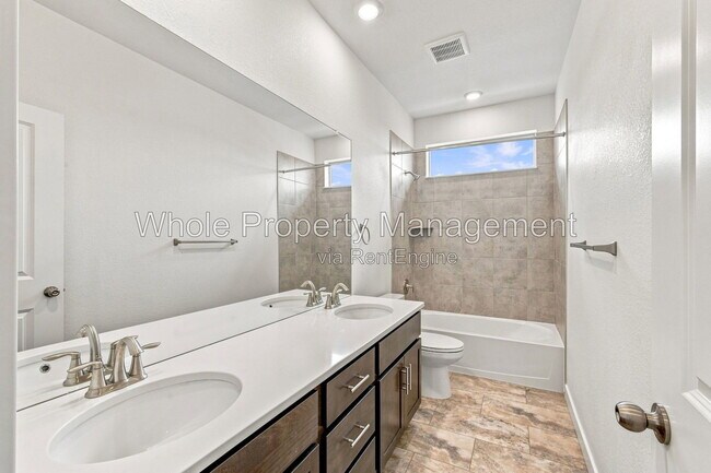 Building Photo - 15612 W Floyd Dr