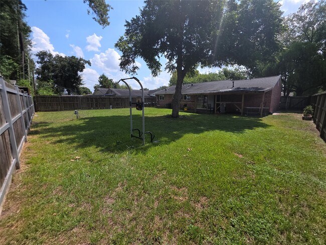 Building Photo - 1203 Mooney Rd