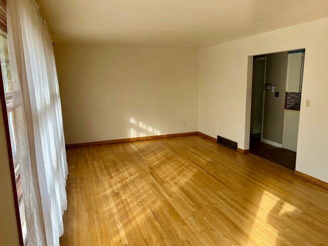 Building Photo - 245 Winchester Rd