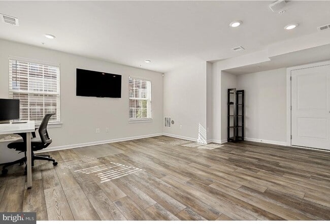 Building Photo - 7132 McHenry Mews