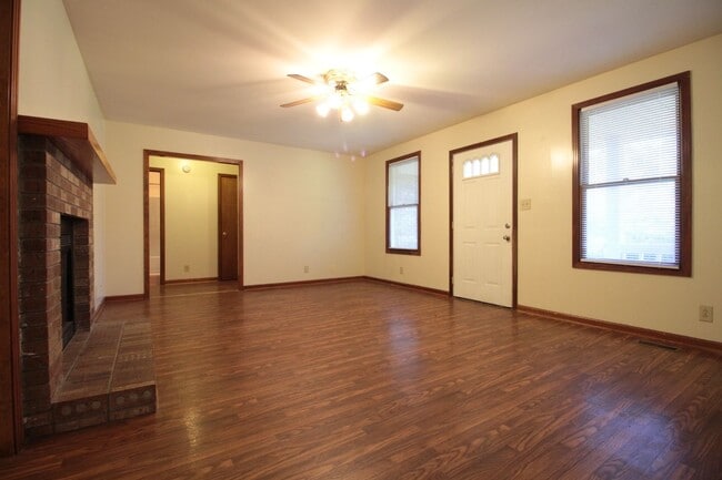 Building Photo - 205 Farmer Rd