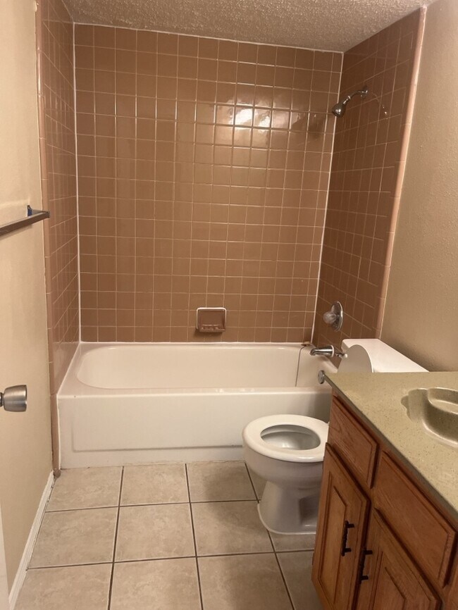 Building Photo - Beautiful 3 bedroom townhome! Master downstairs Large living room, wet bar, Garage! Coming soon i...