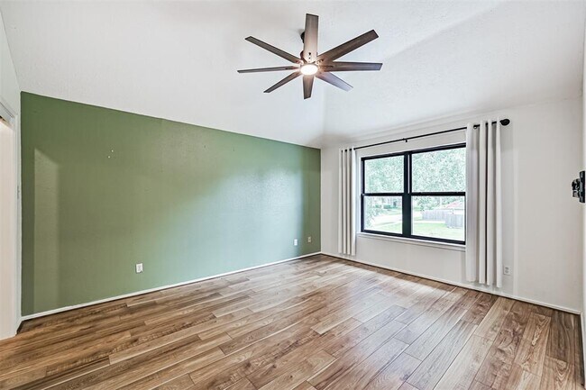 Building Photo - 1801 Vaquero