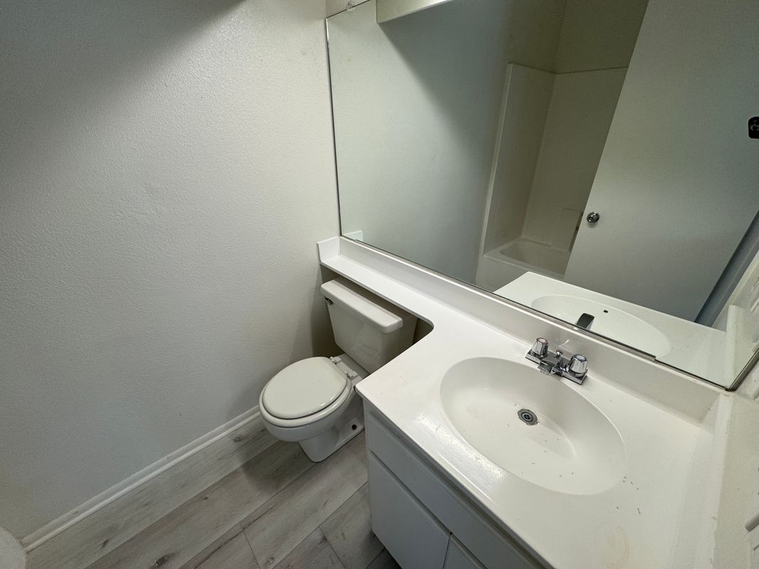 Building Photo - 26172 Sanz, B213