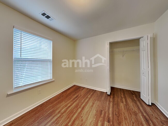 Building Photo - 488 Lincolnwood Ln