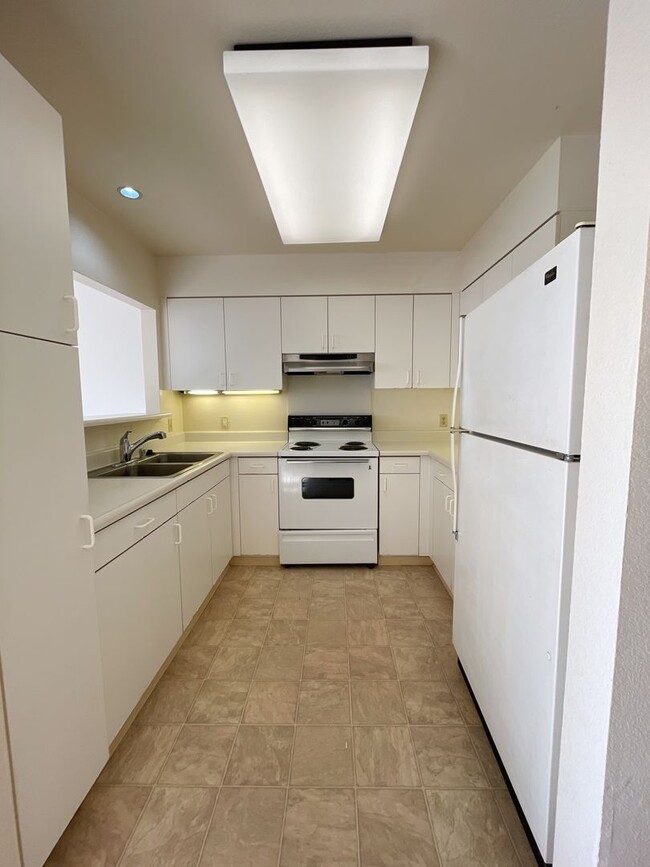 Building Photo - Mililani - Kumelewai Court - 2 bed, 1 bath...