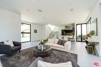 Building Photo - 370 N San Vicente Blvd