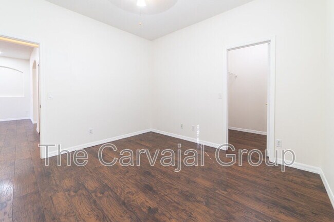 Building Photo - 423 Heather Hills Dr