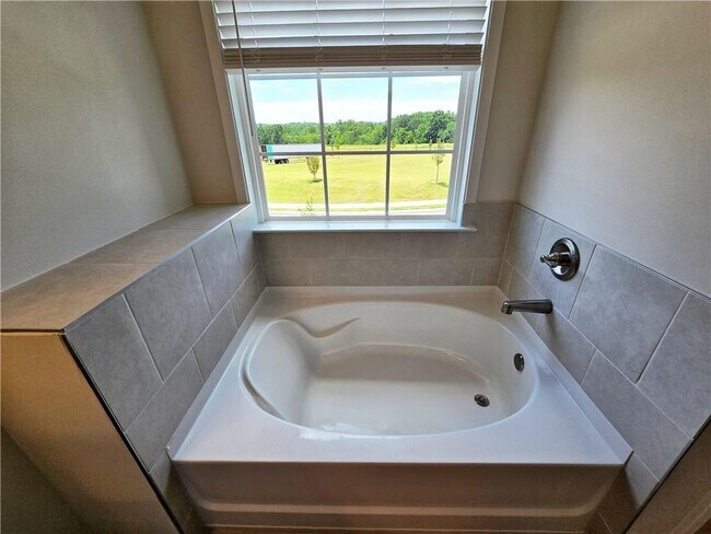 Building Photo - 7325 Yewtree Dr