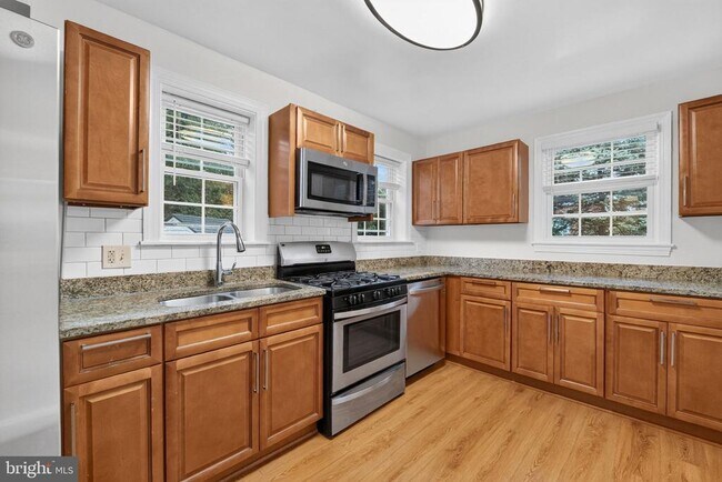 Building Photo - 406 Gilmoure Dr