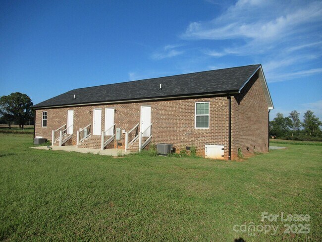 Building Photo - 419 Northbrook III School Rd
