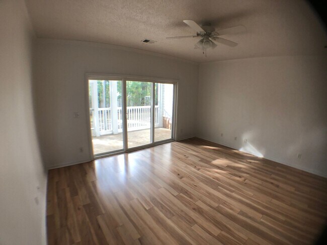 Building Photo - Spacious 3BR/2BA Condo Near North Myrtle B...