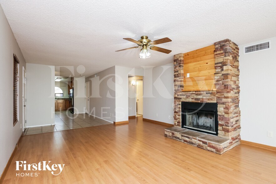 Building Photo - 6410 W Townley Ave