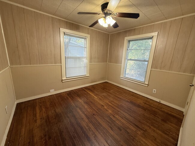 Building Photo - 2425 Bolivar St