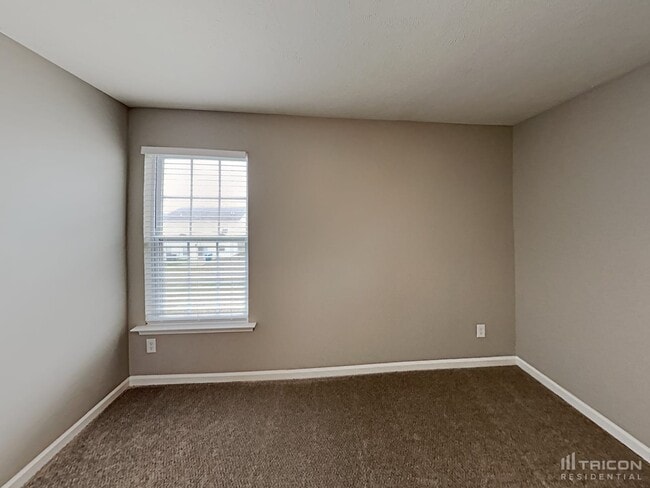 Building Photo - 225 Quiet Ln