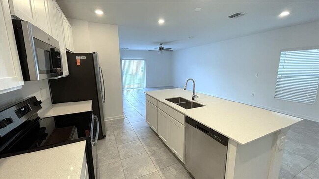 Building Photo - 153 Adventure Ave