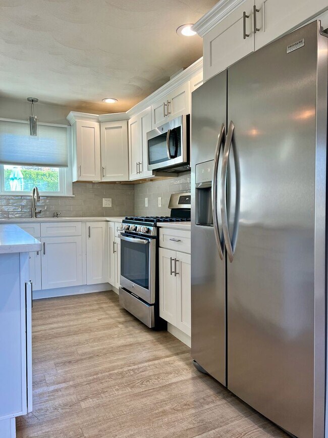 Building Photo - Soprano Duplex