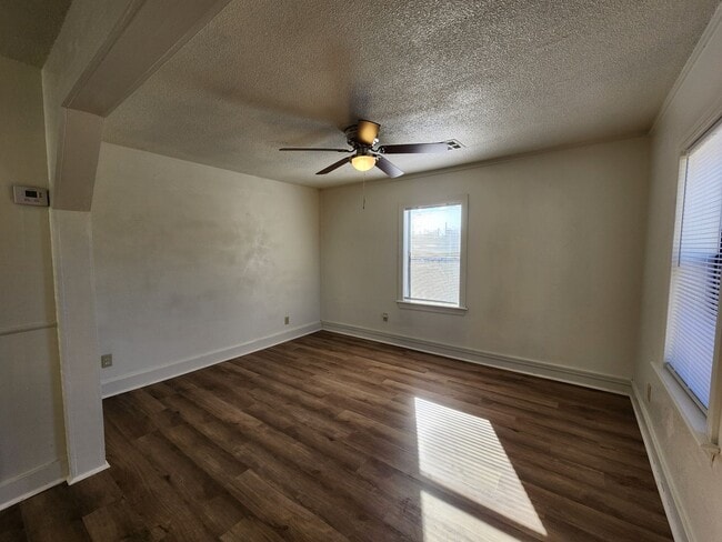 Primary Photo - Cute 2 bed 1 bath house in Shawnee