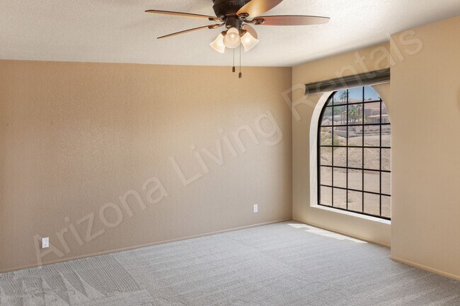Building Photo - SPACIOUS CONDO WITH POOL