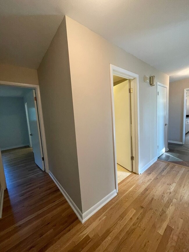 Building Photo - Beautiful Three Bedroom Home