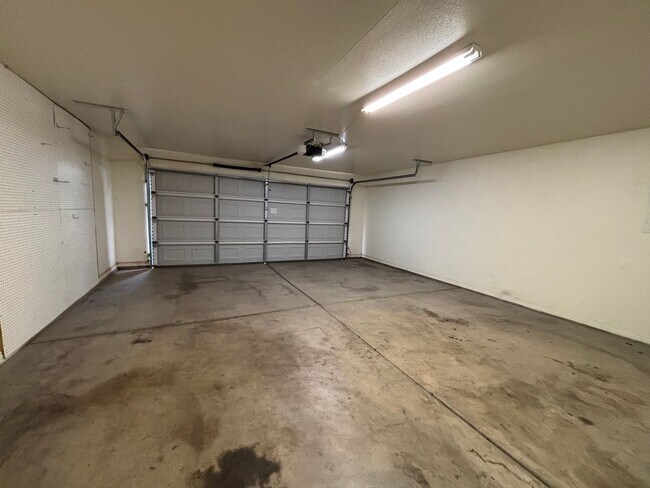 Building Photo - DARLING TOWNHOME FOR RENT IN HURRICANE!