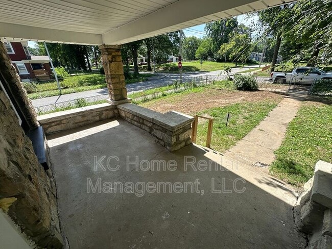 Building Photo - 2958 Lockridge Ave