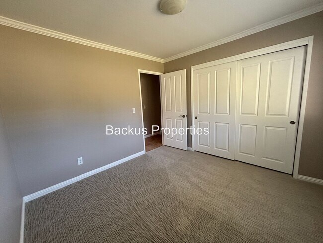 Building Photo - Wonderful three bedroom home on an acre lot in Royal Oaks