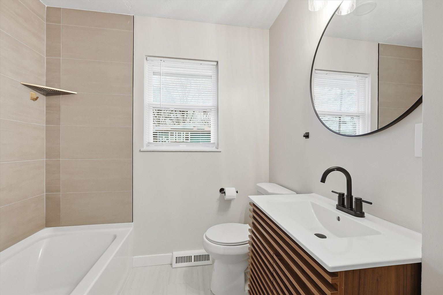 Building Photo - 4517 E 112 St