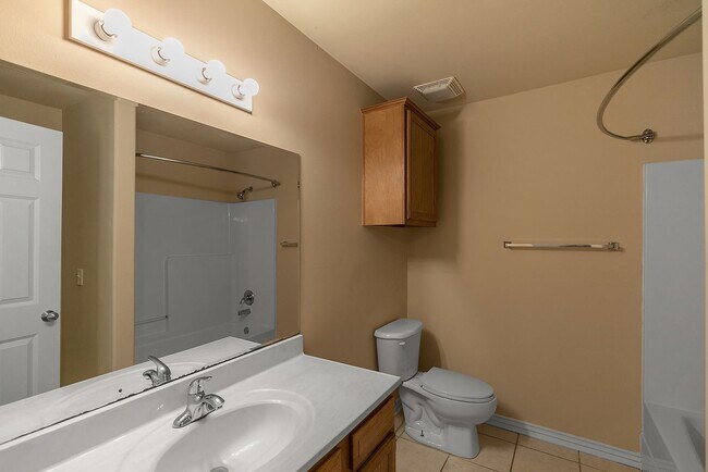 Building Photo - Cute 4 Bed 2 Bath Home in Bentonville School District