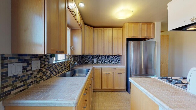 Building Photo - 3214 Vancouver Ave