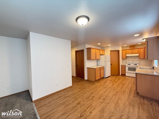 Building Photo - 810 Fremont St