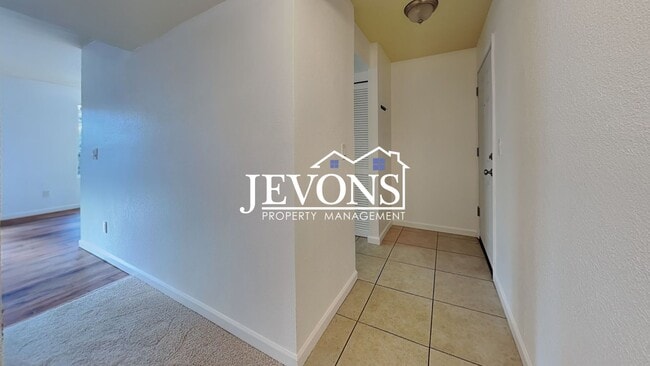 Building Photo - 2-bedroom home with water, sewer, and garb...
