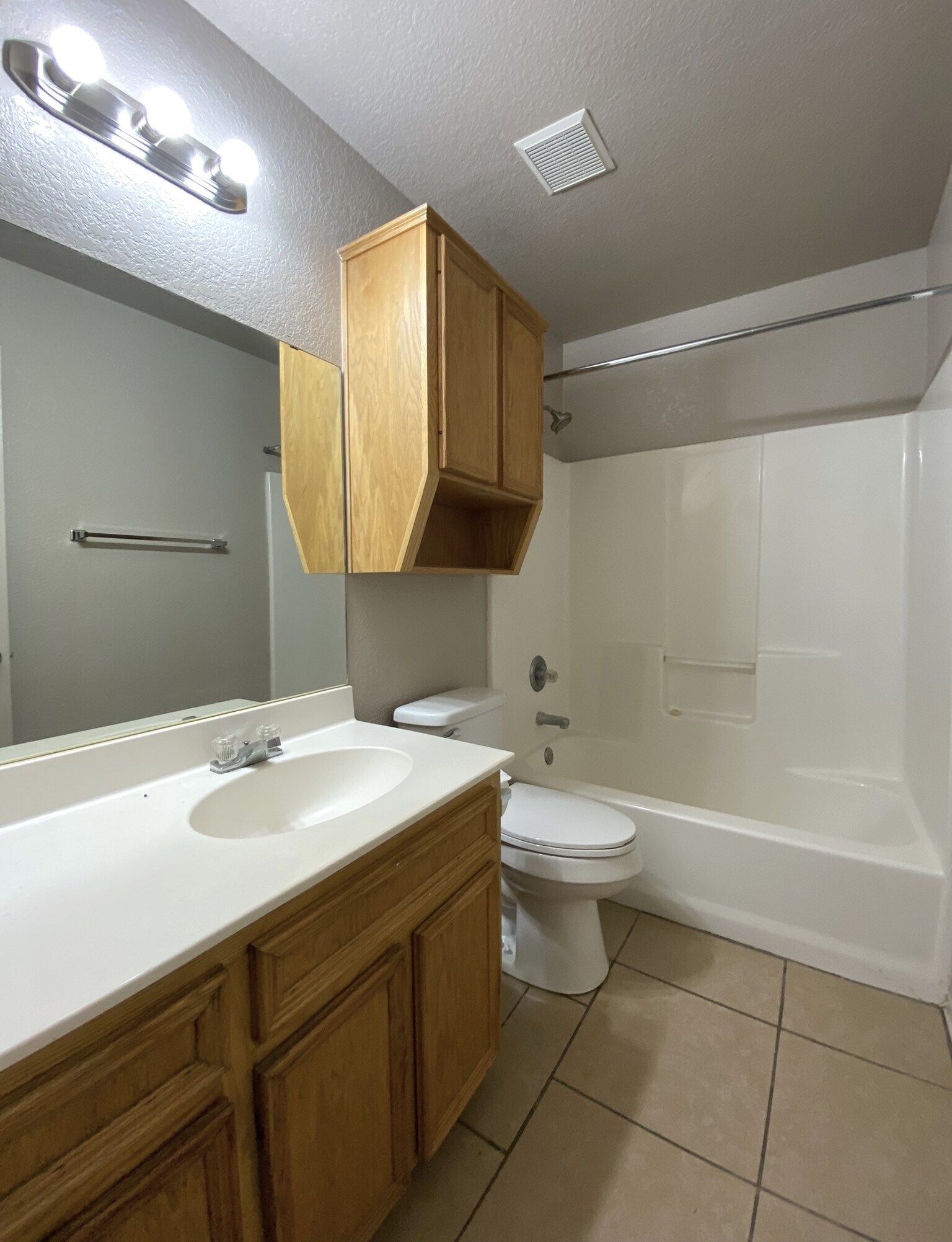 Building Photo - 3210 Toledo Dr