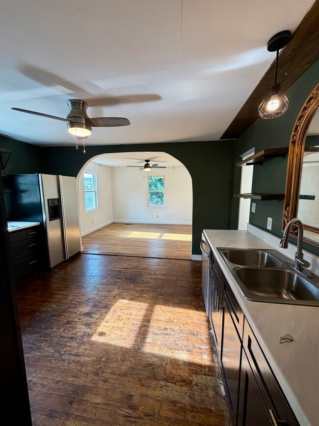 Building Photo - Charming 3-Bedroom Home with Updated Kitch...