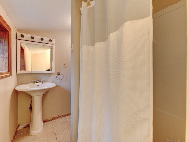 Building Photo - 416 Jerusalem Rd