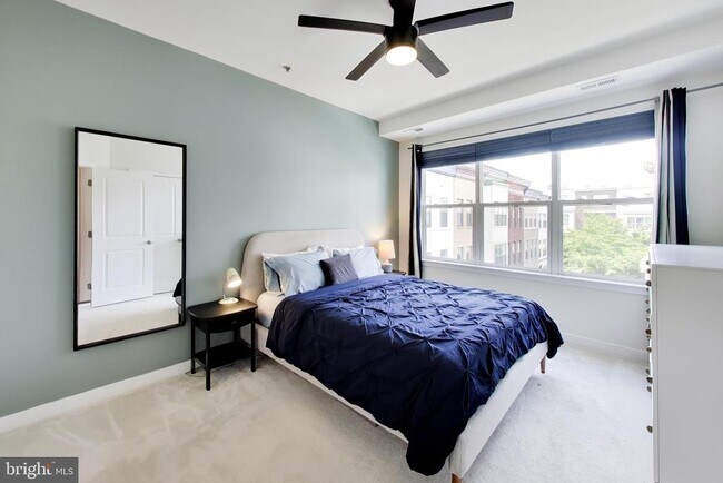 Building Photo - 4550 Longfellow St