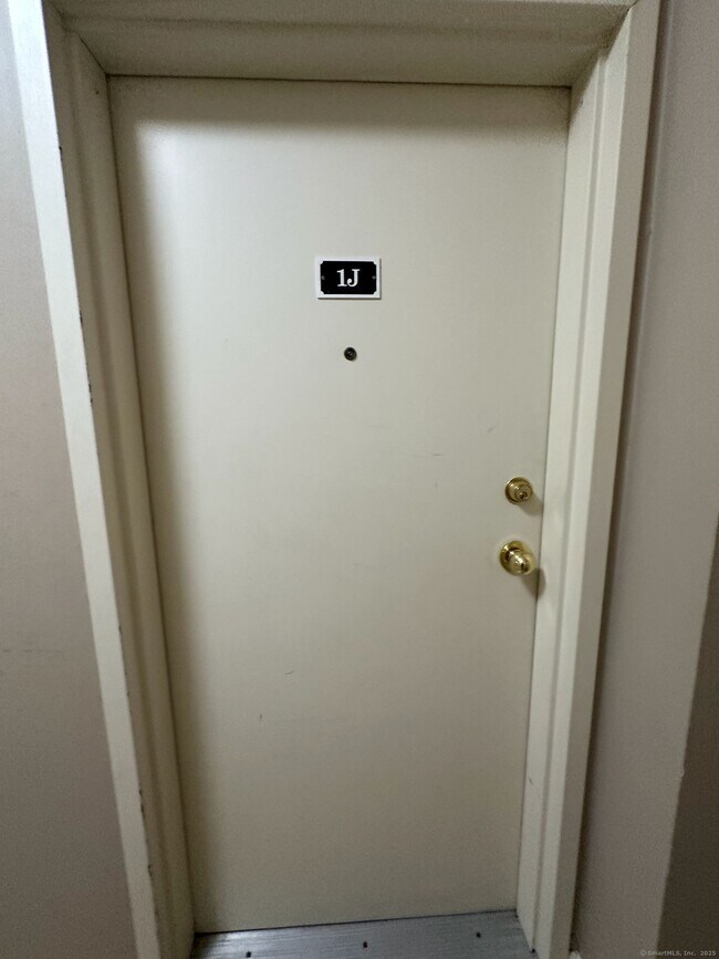 Building Photo - 1660 E Main St