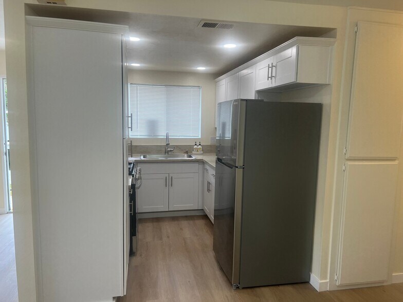 Building Photo - 1127 Acadia Pl