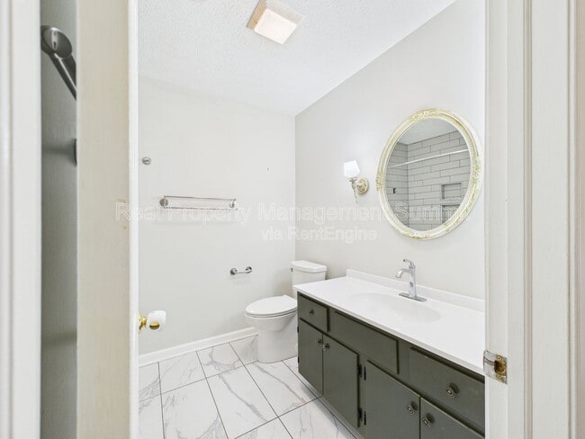 Building Photo - 1233 Pinehurst Rd