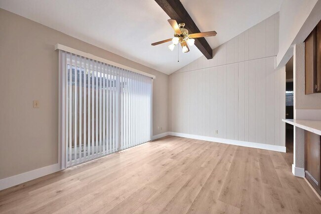 Building Photo - 1720 Kent St