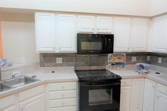 Building Photo - 303 Heritage Club Dr