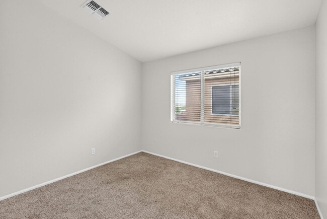 Building Photo - 41628 W Hillman Dr