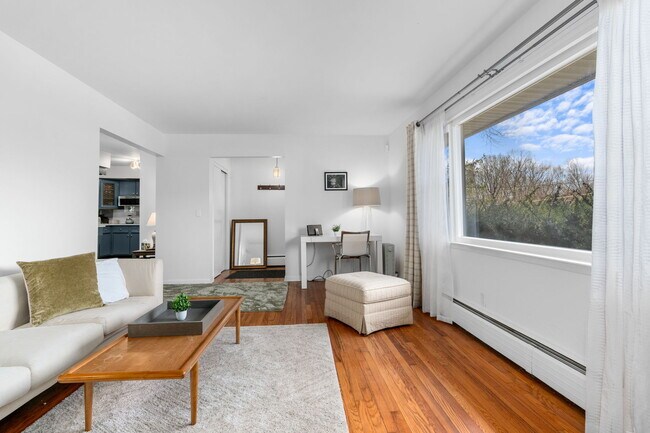 Building Photo - 17 Bruin Dr